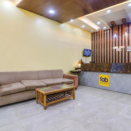OYO 847 Hotel Sinon New Delhi Buitenkant foto