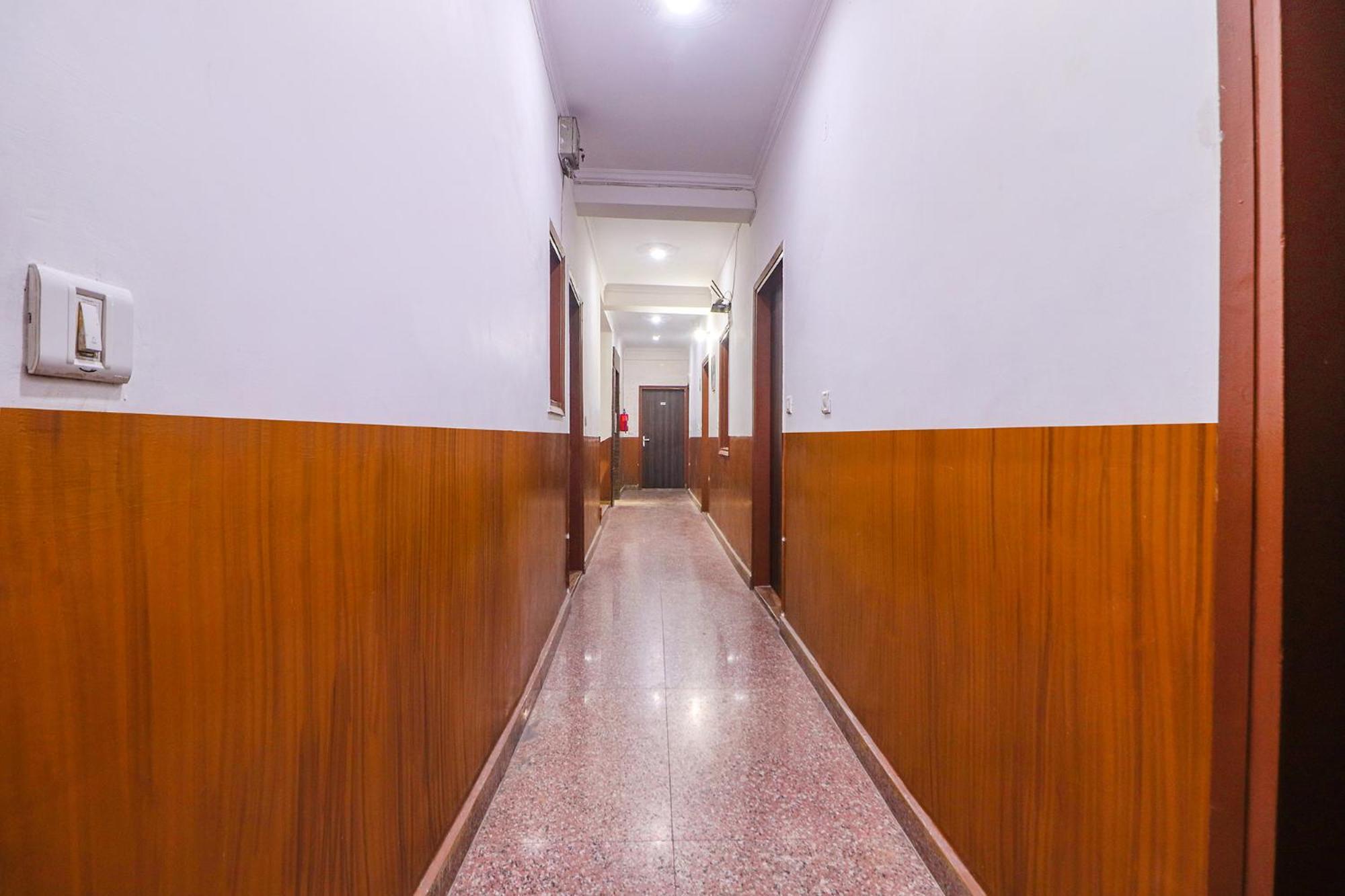 OYO 847 Hotel Sinon New Delhi Buitenkant foto