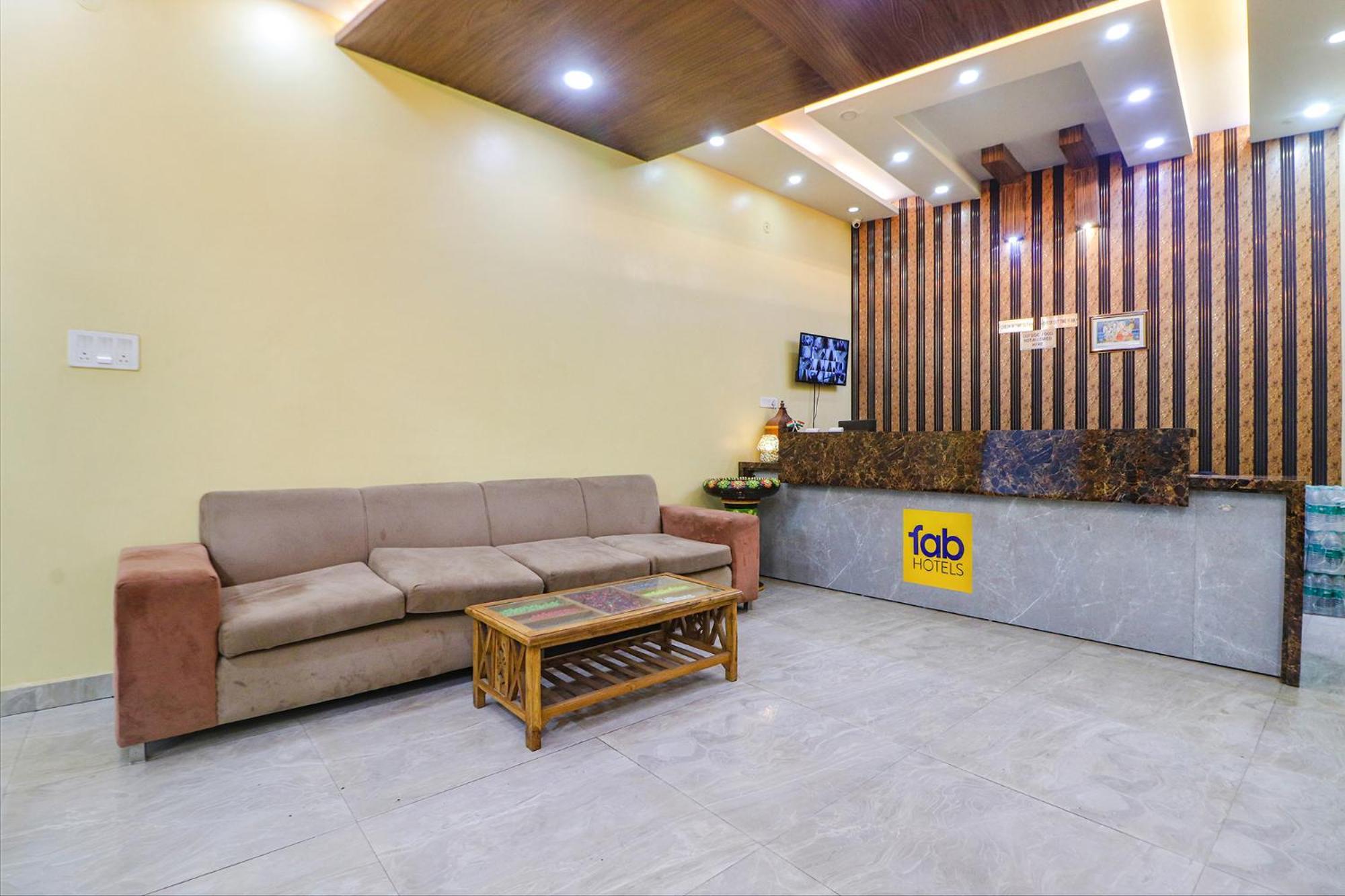 OYO 847 Hotel Sinon New Delhi Buitenkant foto